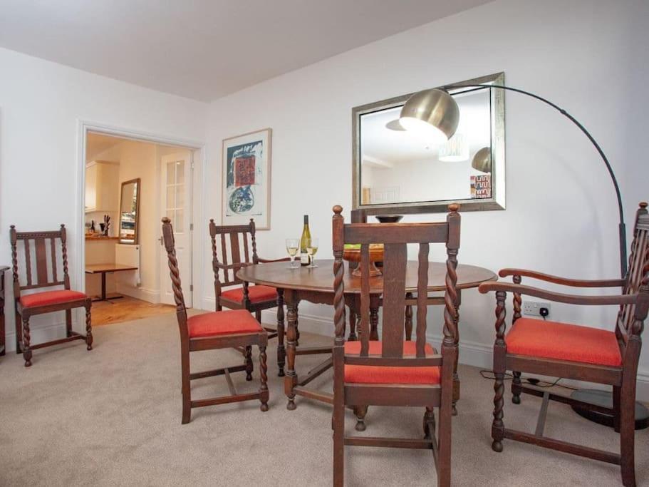2 Central, Spacious, Apartment With Private Patio Sidmouth Exterior photo