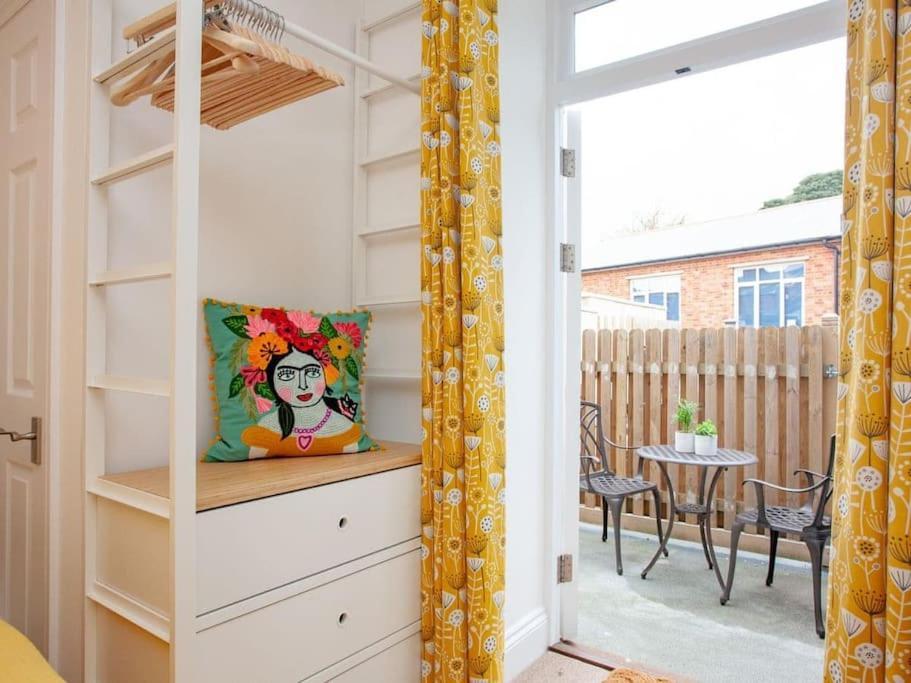 2 Central, Spacious, Apartment With Private Patio Sidmouth Exterior photo