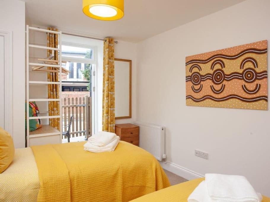 2 Central, Spacious, Apartment With Private Patio Sidmouth Exterior photo